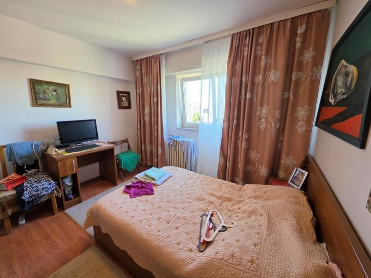 Apartament cu 3 camere semidecomandat în Iancului