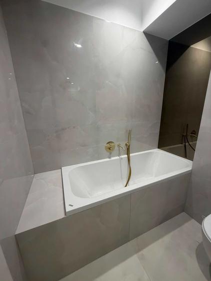 Apartament cu 3 camere semidecomandat în Pipera