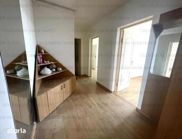 Apartament cu 3 camere decomandat în Astra