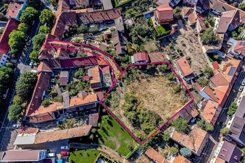 Teren Construcții intravilan de 2044 mp, în Central