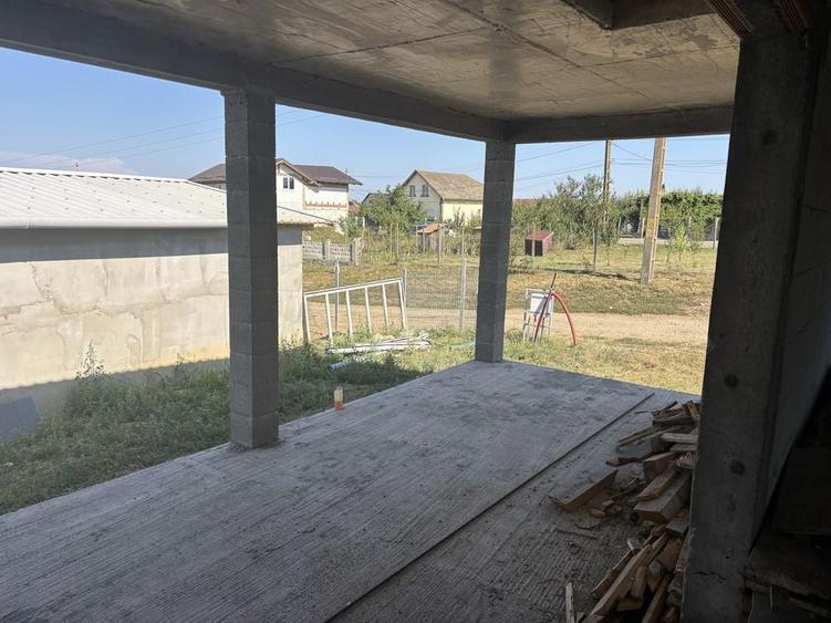 Casă cu 4 camere cu Teren 400 Mp în Luncanii de Jos
