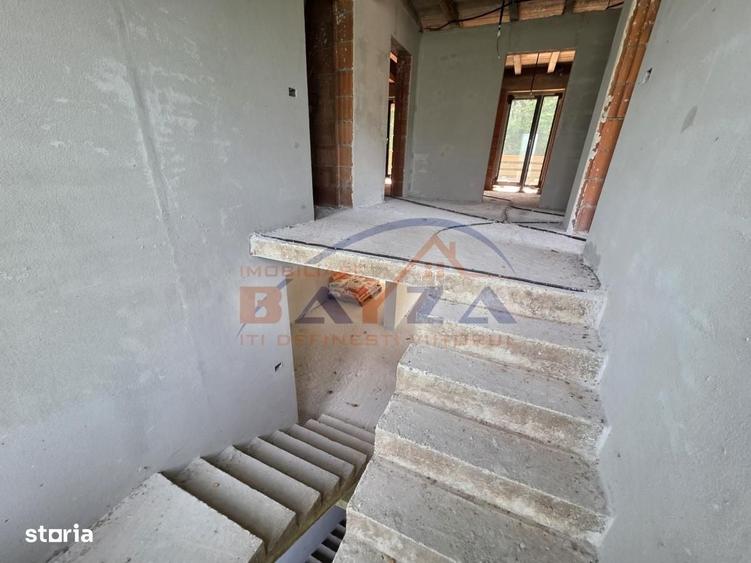 Casă cu 4 camere în Cărbunari