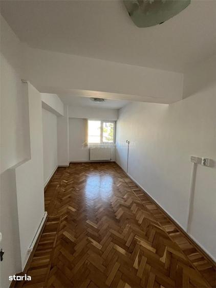 Spațiu comercial, de 260 mp, în Port