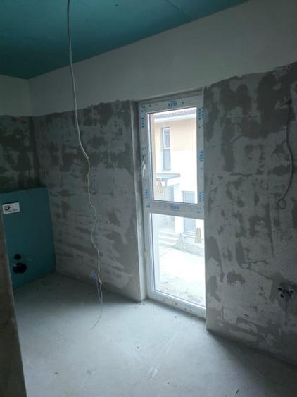 Duplex cu 5 camere cu Canalizare în Chinteni