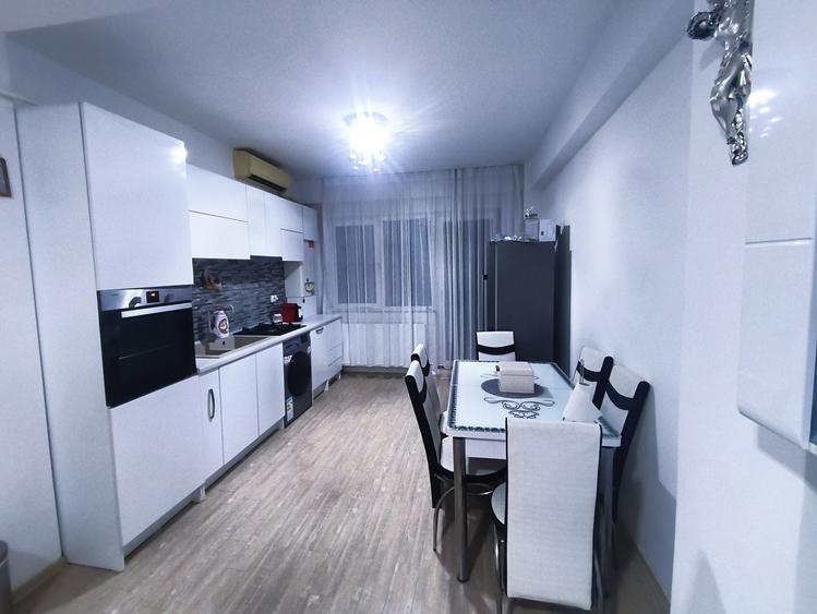 Apartament cu 3 camere decomandat în Dobroești