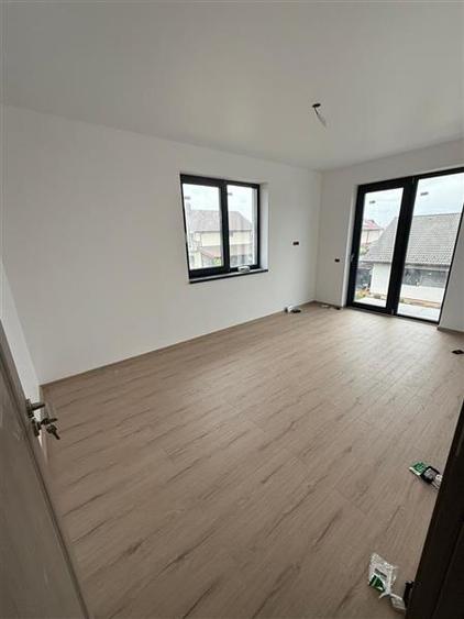 Duplex cu 4 camere cu Teren 250 Mp în Tărlungeni