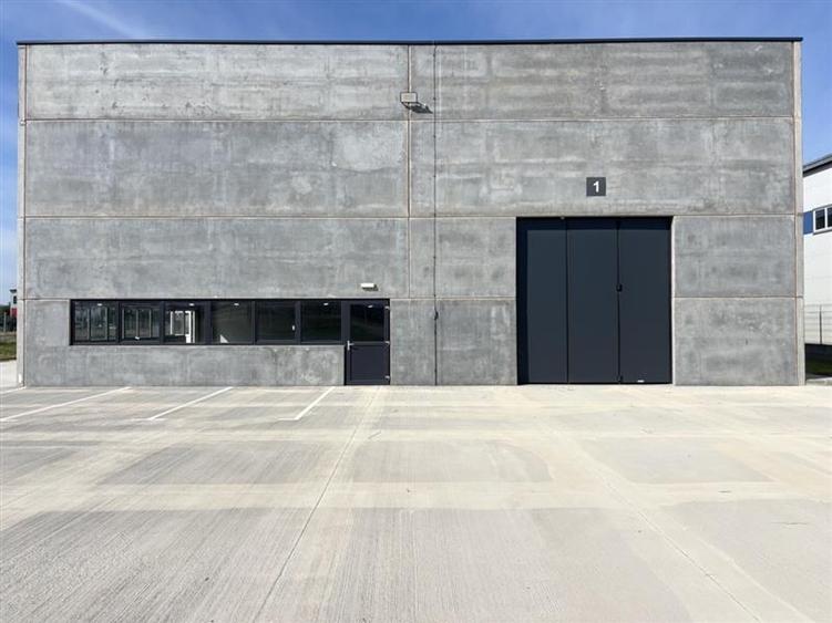 Spațiu industrial, de 255 mp, în Vest