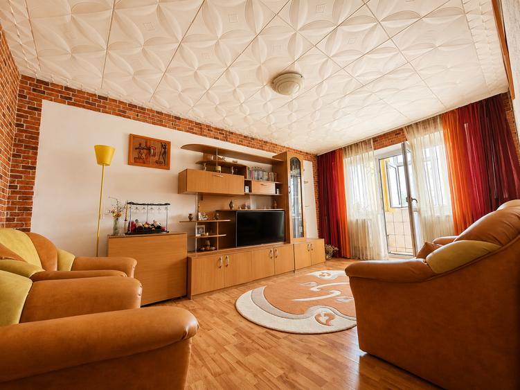 Apartament cu 3 camere decomandat în Viziru 3