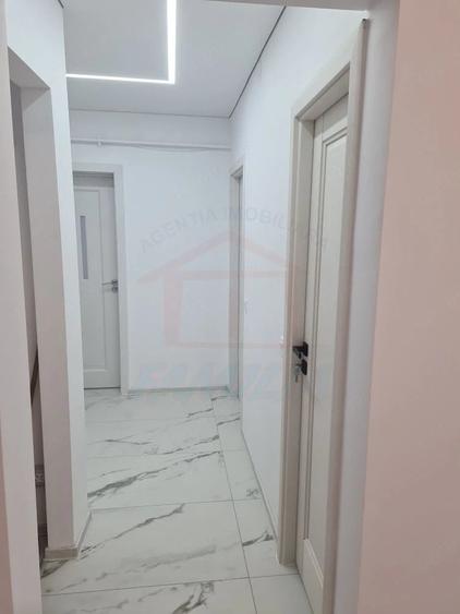 Apartament cu 3 camere semidecomandat în Micro 19