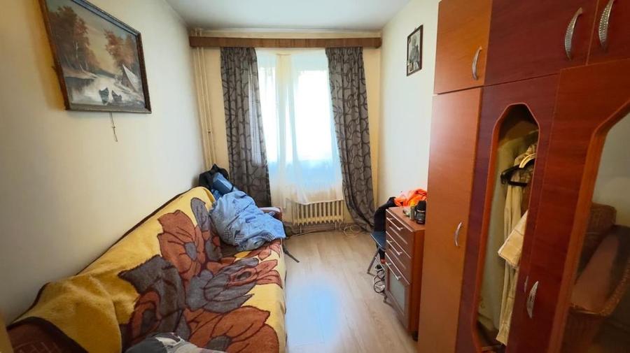 Apartament cu 3 camere decomandat în Noua