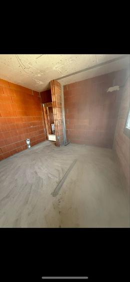Casă cu 3 camere în Cloșca