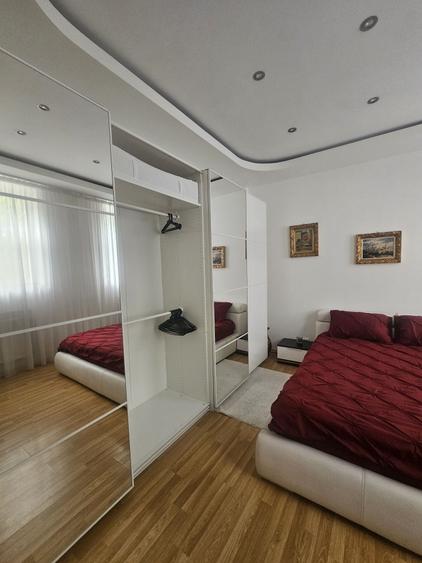 Casă cu 2 camere decomandat în Tineretului