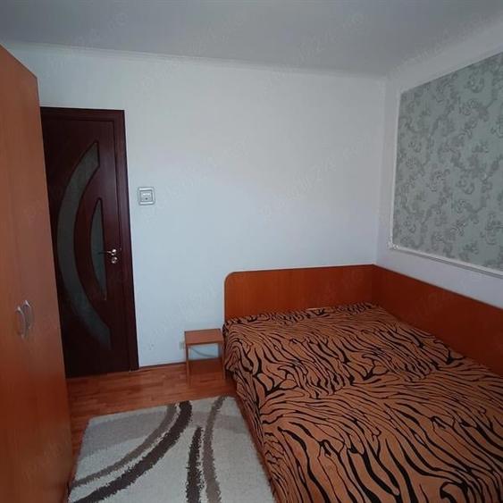 Apartament cu 2 camere semidecomandat în Craiovița Nouă
