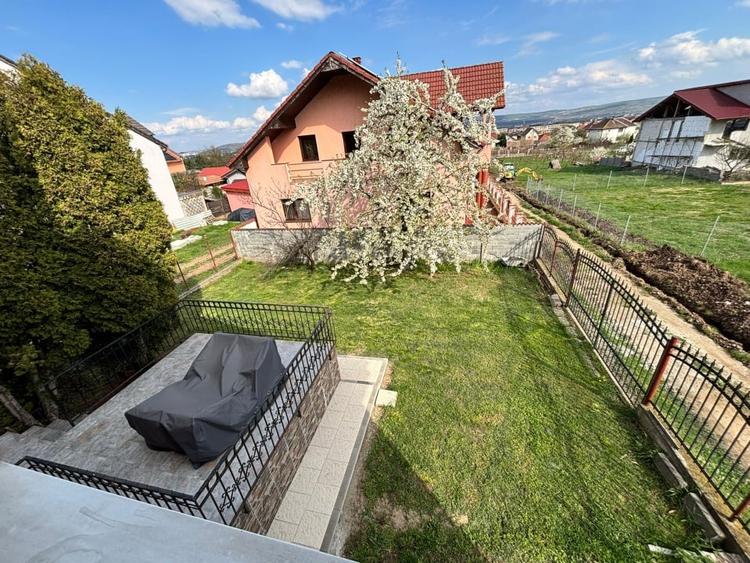 Duplex cu 3 camere cu Canalizare în Cetate