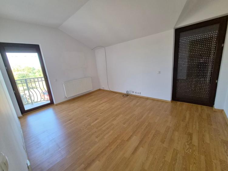 Casă individuală cu 4 camere cu Garaj în Tamași