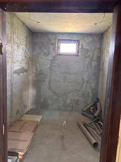 Casă cu 4 camere cu Teren 1700 Mp în Pietroasele