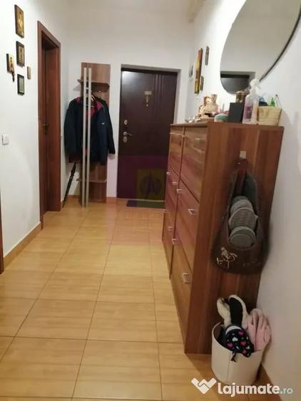 Apartament cu 3 camere semidecomandat în Central
