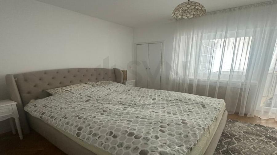 Apartament cu 3 camere semidecomandat în Cișmigiu