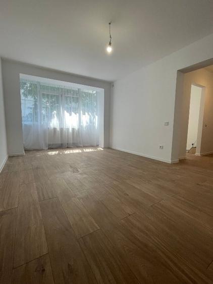Apartament cu 2 camere semidecomandat, mobilat în Tomis II