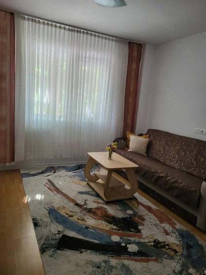 Proprietar, ofer spre inchiriere in Tractorul, garsoniera,et 1, decomandata,5 min Coresi - 2
