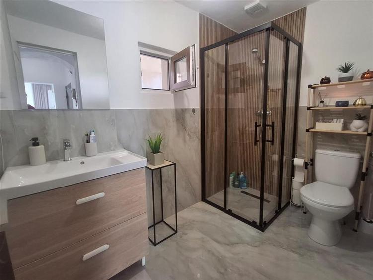 Casă individuală cu 4 camere cu Teren 350 Mp în Mohu