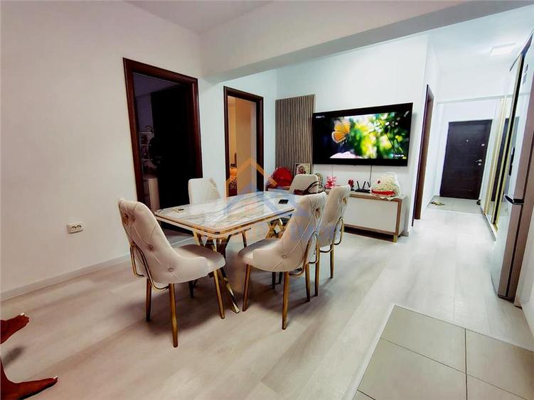 Apartament cu 3 camere semidecomandat în Central