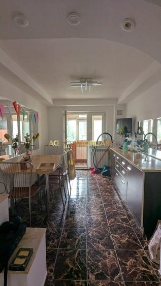 Apartament cu 4 camere decomandat, mobilat în Berceni