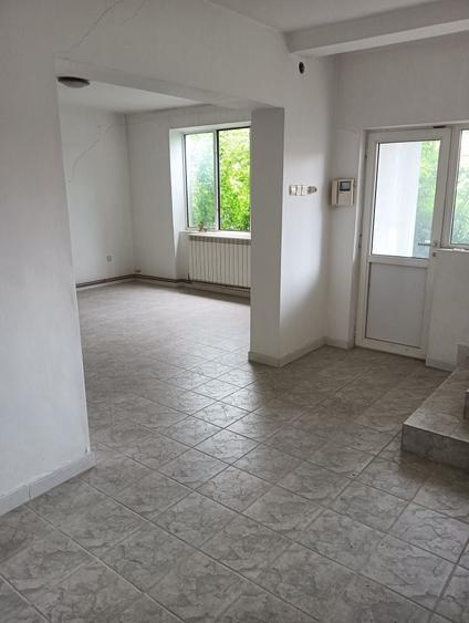 Casă cu 4 camere cu Teren 1000 Mp în Central
