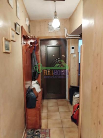 Apartament cu 3 camere decomandat în Podu Roș