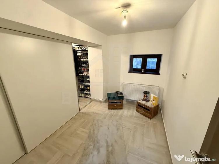 Apartament cu 3 camere semidecomandat în Central
