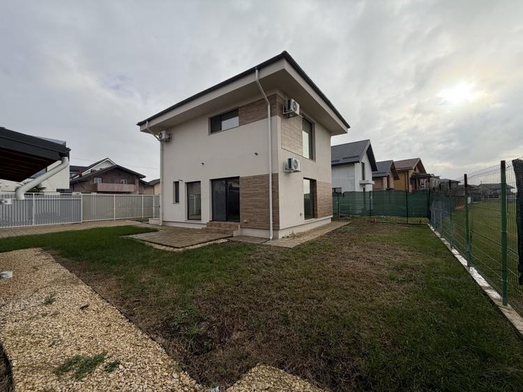 Casă individuală cu 3 camere decomandat cu Canalizare în Tunari
