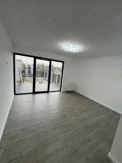 Casă cu Teren 150 Mp în Central