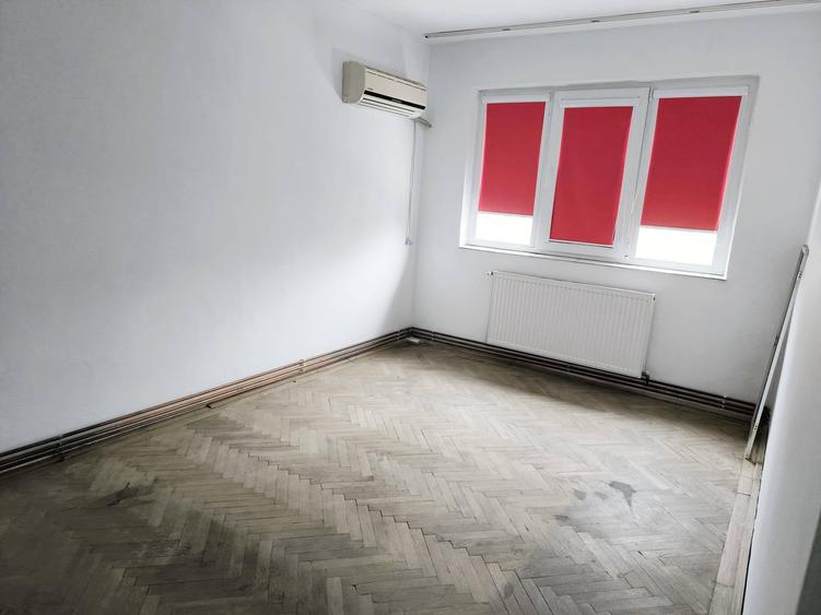 Apartament cu 3 camere decomandat în Vest