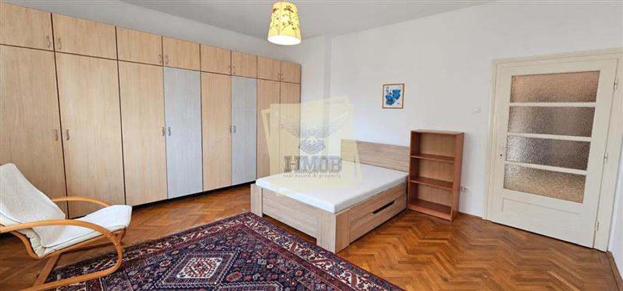 Apartament cu 4 camere circular, mobilat în Sub Arini