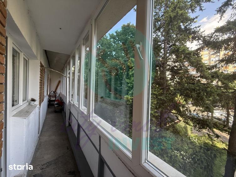 Apartament cu 3 camere semidecomandat în Moșilor