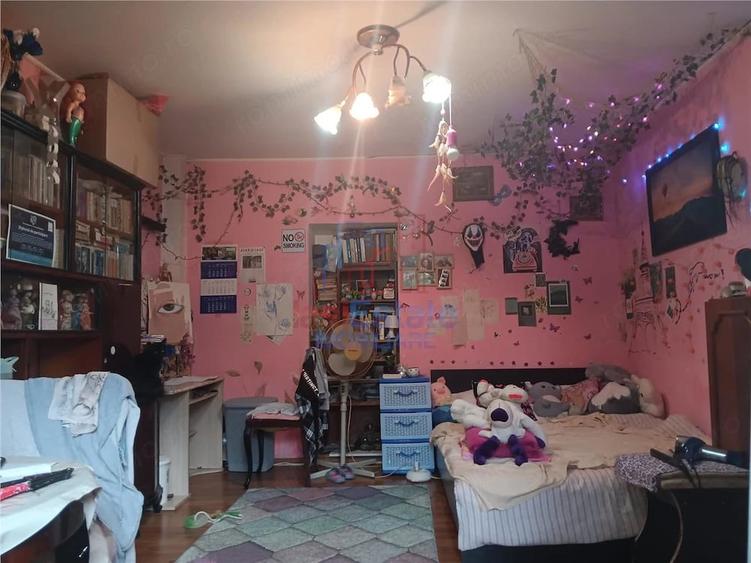 Casă cu 3 camere cu Teren 200 Mp în Filiași