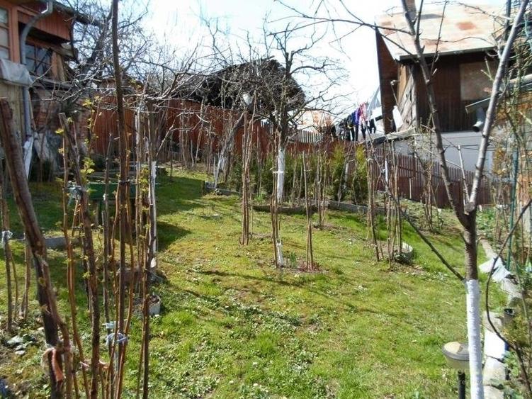 Duplex cu 7 camere cu Canalizare în Central