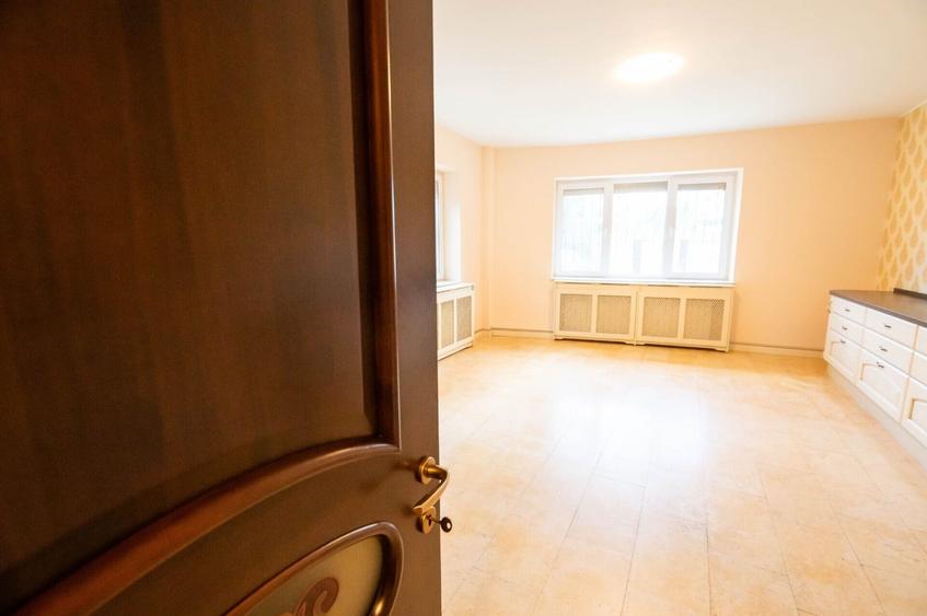 Casă individuală cu 22 camere cu Teren 719 Mp în Băneasa