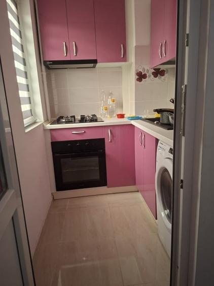 Apartament cu 3 camere semidecomandat, mobilat în Valea Rosie
