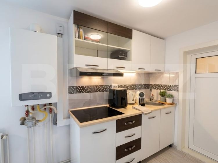 Apartament cu 3 camere semidecomandat, mobilat în Între Lacuri