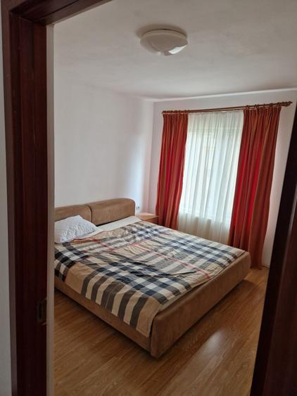 Apartament cu 3 camere decomandat în Florești