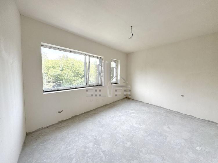 Duplex cu 4 camere cu Canalizare în Câmpului