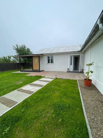 Casă cu 2 camere cu Teren 400 Mp în Păun