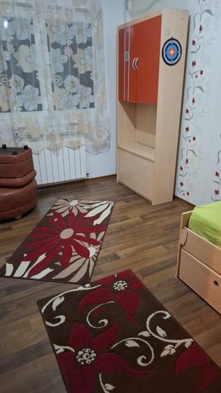 Apartament cu 3 camere semidecomandat în Șcheia