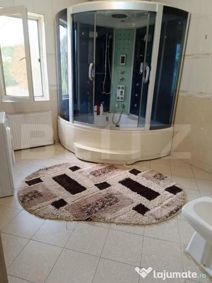 Casă cu 7 camere cu Teren 300 Mp în Central