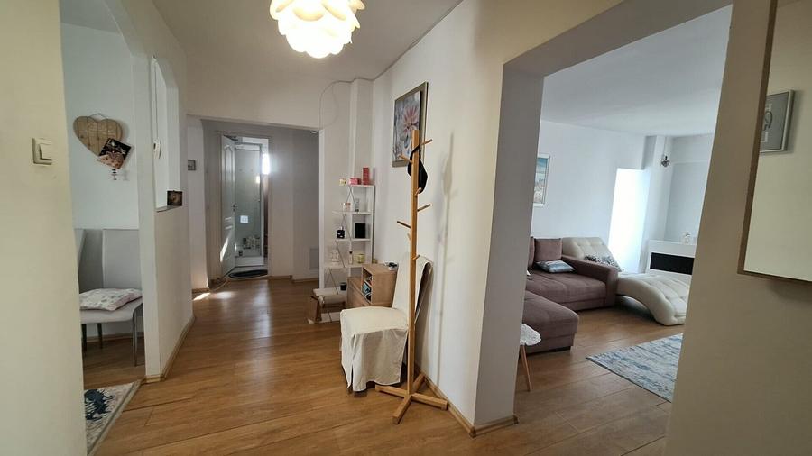 Apartament cu 3 camere decomandat, mobilat în Vatra Luminoasă