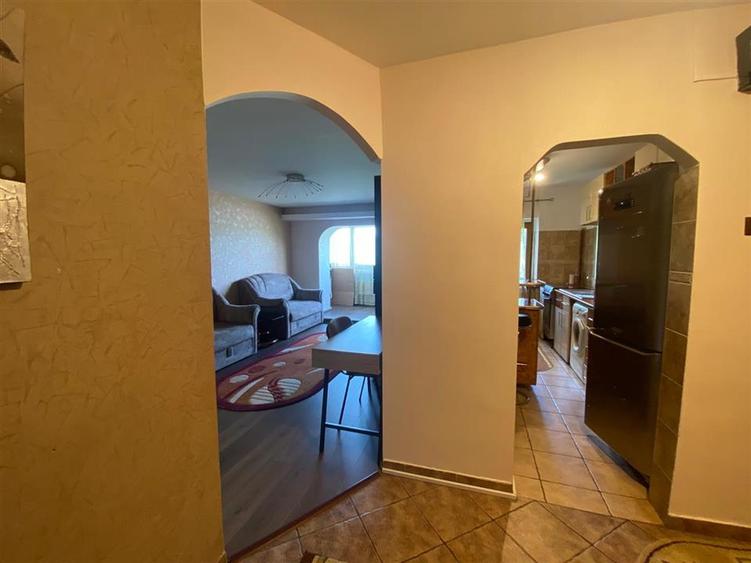 Apartament cu 3 camere decomandat, mobilat în Păcurari
