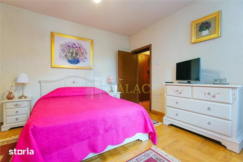 Casă cu 8 camere cu Teren 1000 Mp în Central