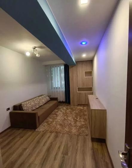 Apartament cu 3 camere decomandat, mobilat în Tractorul