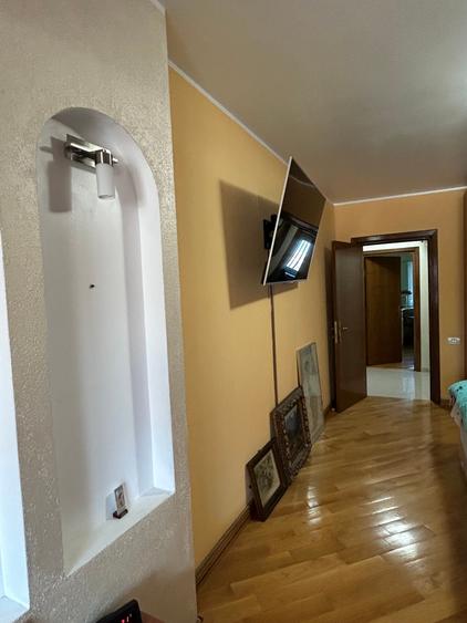 Apartament cu 3 camere decomandat în Peninsula